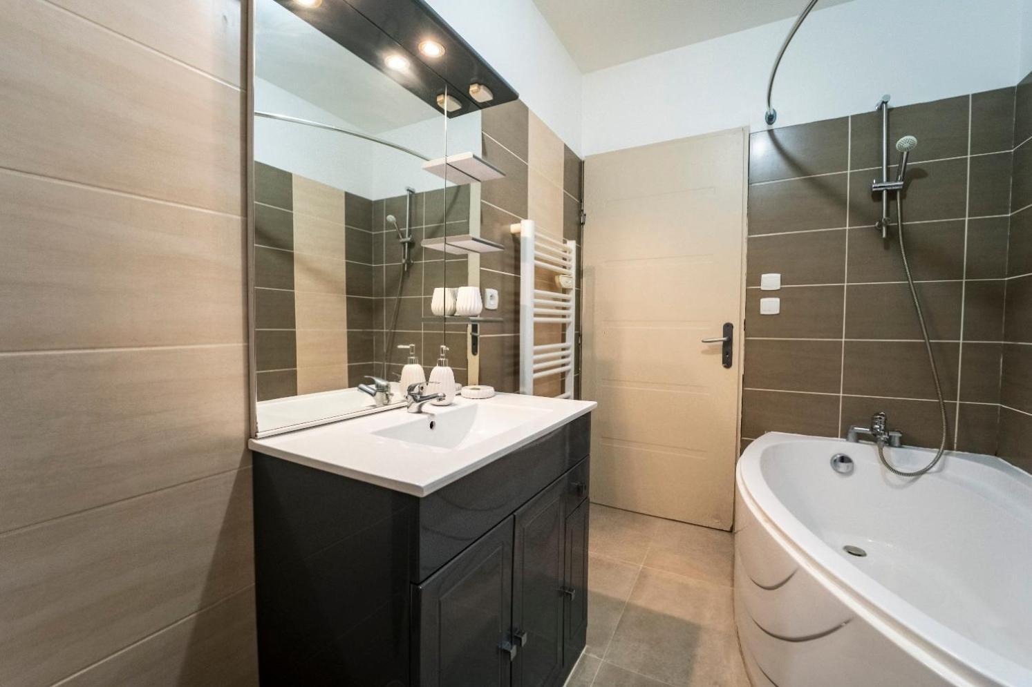 Appartement Des Carmes Nimes Exterior photo